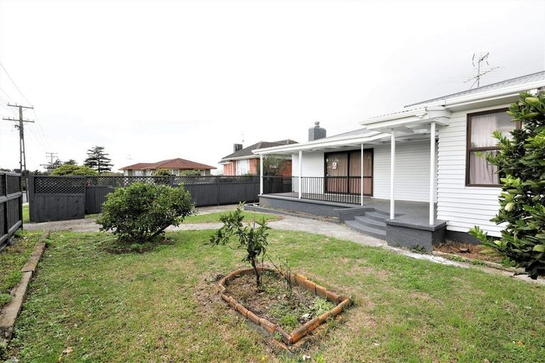 Photo of property in 14 Clayton Road, Manurewa, Auckland, 2102