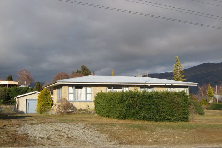 Photo of property in 155 Beacon Point Road, Wanaka, 9305