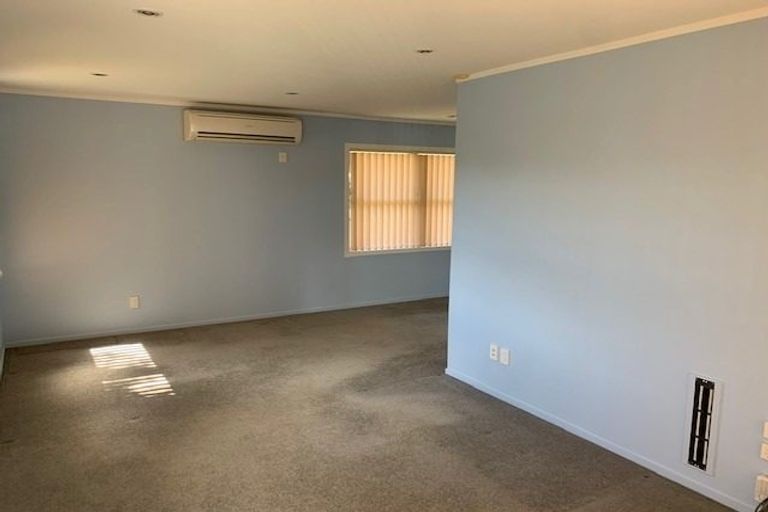 Photo of property in 25 Tamahere Drive, Glenfield, Auckland, 0629