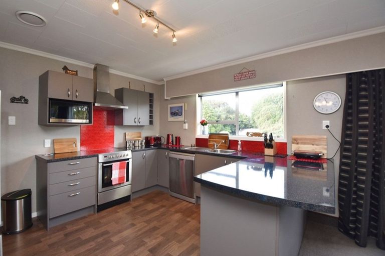 Photo of property in 18 Robert Street, Otatara, Invercargill, 9879