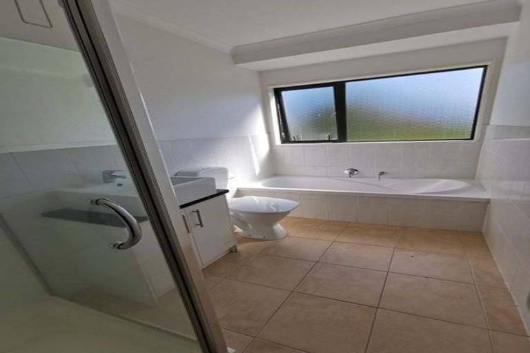 Photo of property in 21a Kirrie Avenue, Te Atatu South, Auckland, 0610