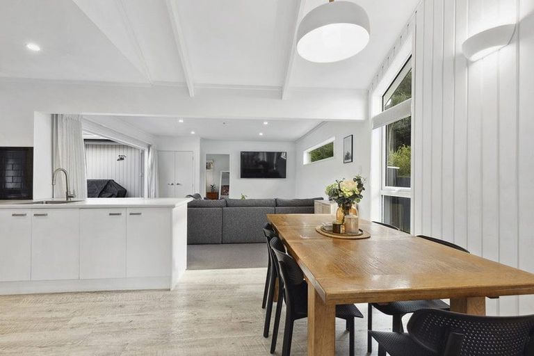 Photo of property in 70 Fyvie Avenue, Tawa, Wellington, 5028