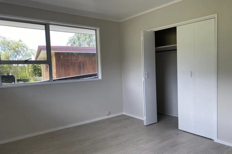 Photo of property in 2/663 Beach Road, Rothesay Bay, Auckland, 0630