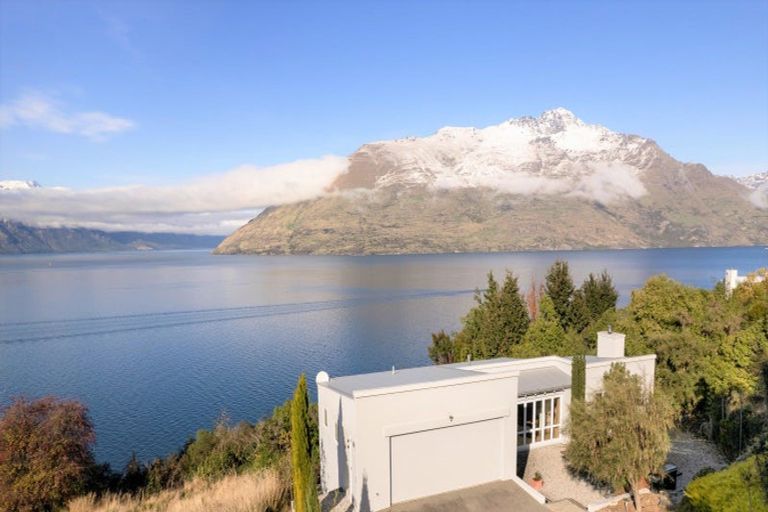 Photo of property in 6 Matau Place, Fernhill, Queenstown, 9300