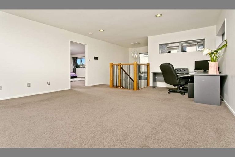 Photo of property in 67a Rosedale Road, Pinehill, Auckland, 0632