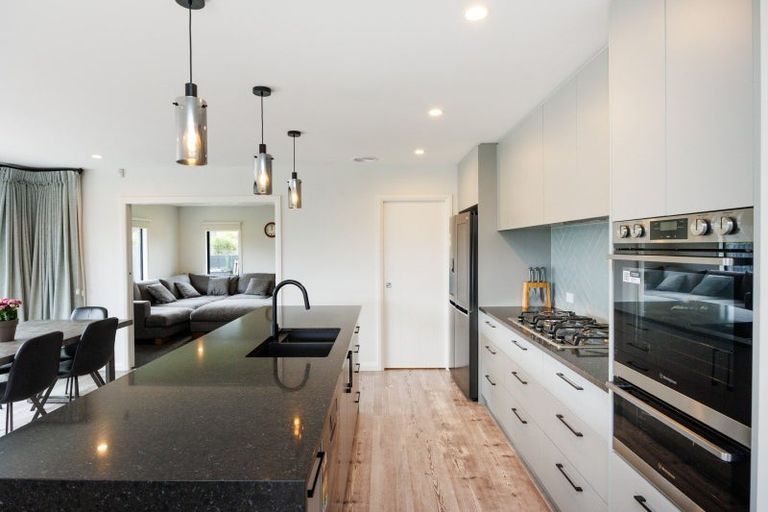 Photo of property in 30 Atlantic Drive, Fitzherbert, Palmerston North, 4410