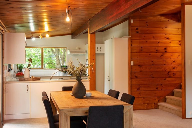 Photo of property in 18 Kawaka Street, Titirangi, Auckland, 0604