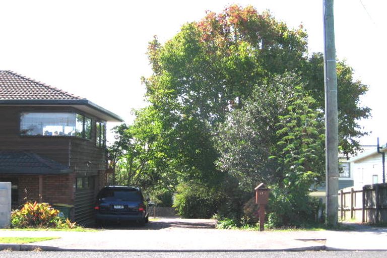 Photo of property in 2/17 County Road, Torbay, Auckland, 0630