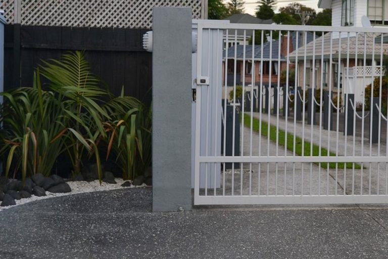 Photo of property in 72 Uxbridge Road, Cockle Bay, Auckland, 2014