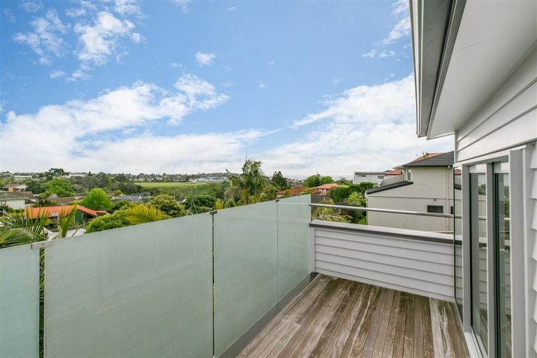 Photo of property in 2b St Clair Place, Browns Bay, Auckland, 0630