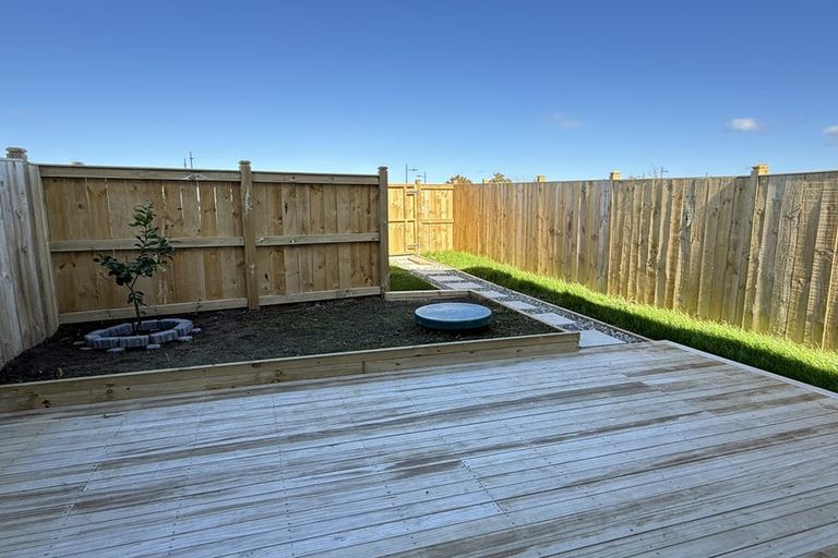 Photo of property in 8 Kapeta Lane, Karaka, 2113