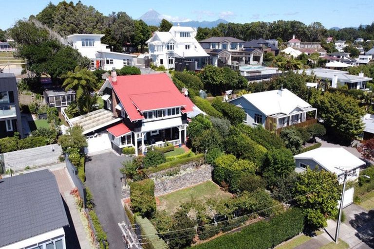 Photo of property in 124 Pendarves Street, New Plymouth, 4312