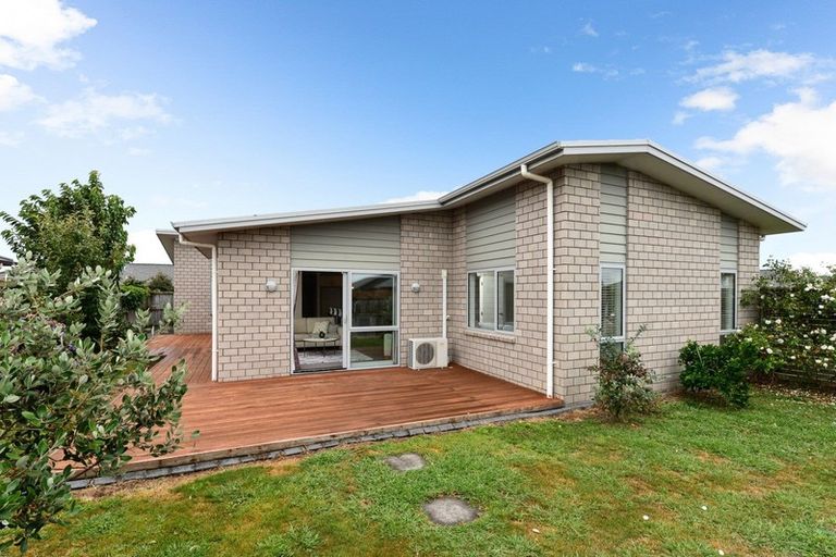 Photo of property in 16 Piwakawaka Court, Rototuna North, Hamilton, 3210