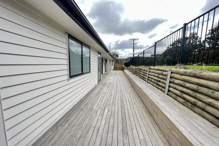 Photo of property in 21 Reserva Crescent, Kumeu, 0810