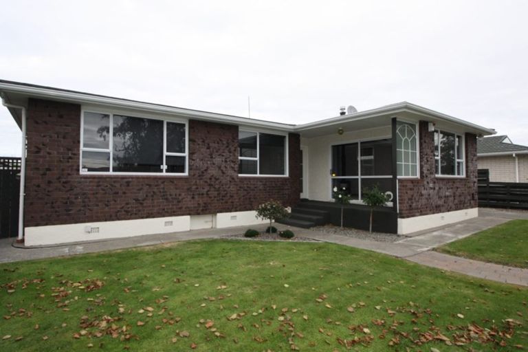 Photo of property in 12 Raglan Avenue, Cloverlea, Palmerston North, 4412