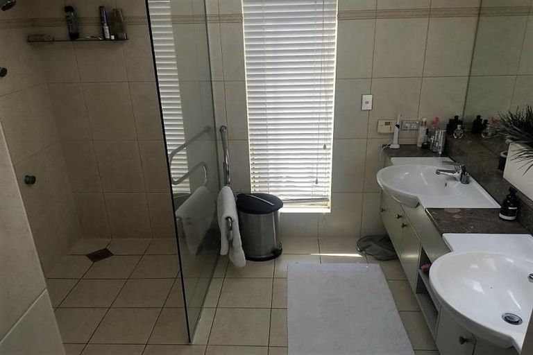 Photo of property in 49a Renoir Street, West Harbour, Auckland, 0618