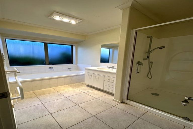 Photo of property in 19 Ballymore Drive, Pinehill, Auckland, 0632