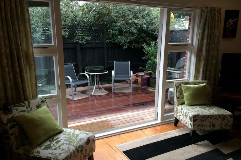 Photo of property in 2/84 Holly Road, St Albans, Christchurch, 8014