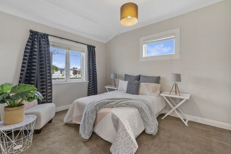 Photo of property in 25 Oxford Street, Fairfield, Hamilton, 3214