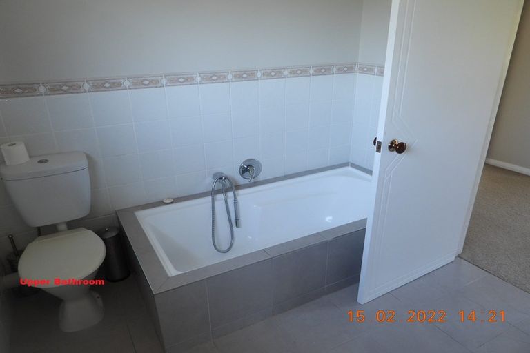 Photo of property in 6 David Beattie Place, Chatswood, Auckland, 0626