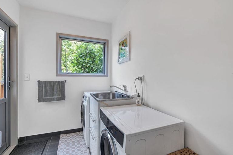 Photo of property in 12 Leatham Avenue, Strandon, New Plymouth, 4312