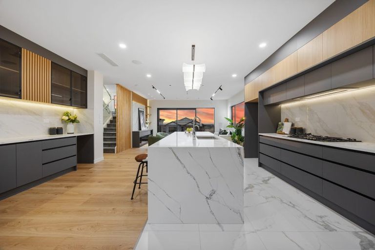 Photo of property in 8 Mill Hill Close, Flat Bush, 2019