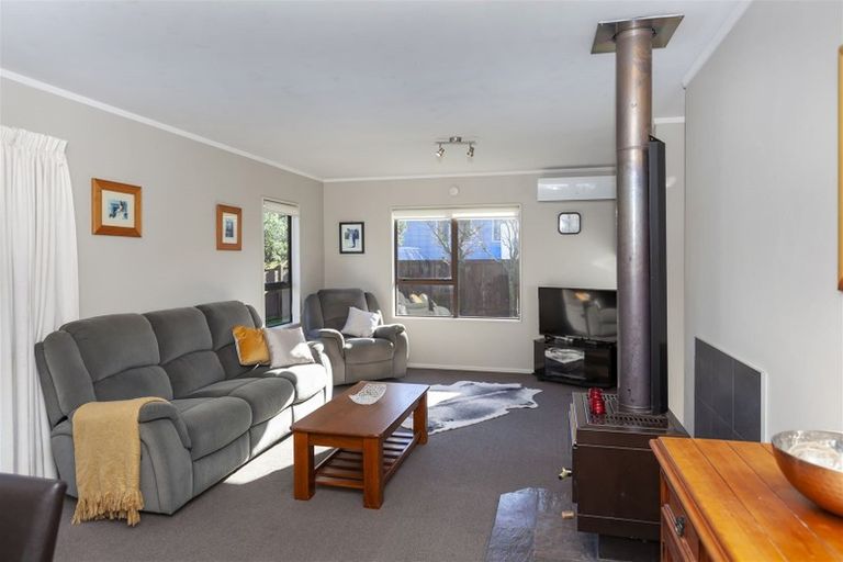 Photo of property in 12 Hookway Grove, Paraparaumu, 5032