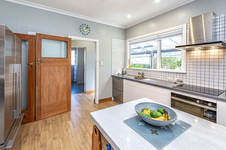 Photo of property in 2 Tarata Street, Saint Johns Hill, Whanganui, 4501