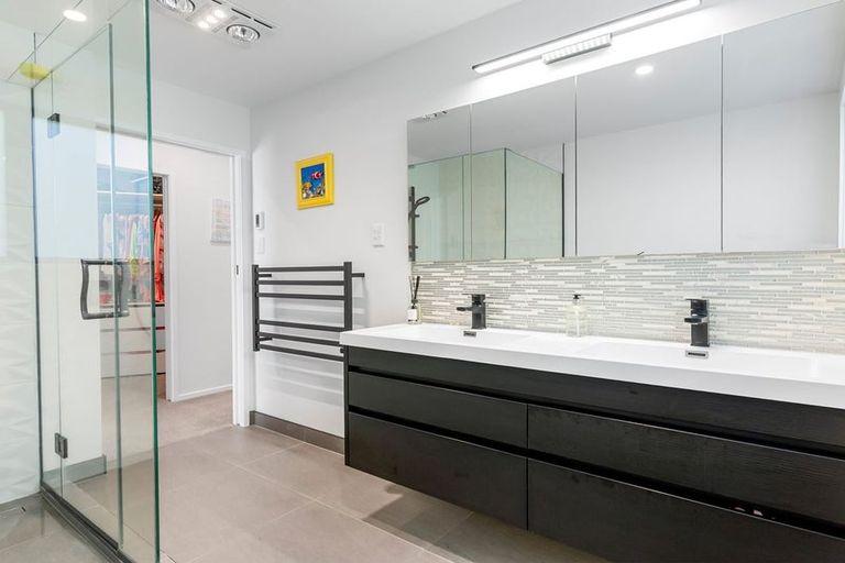 Photo of property in 47 Felgrove Street, Glendene, Auckland, 0602