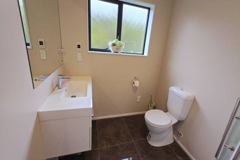 Photo of property in 22 Portmore Place, Grenada Village, Wellington, 6037