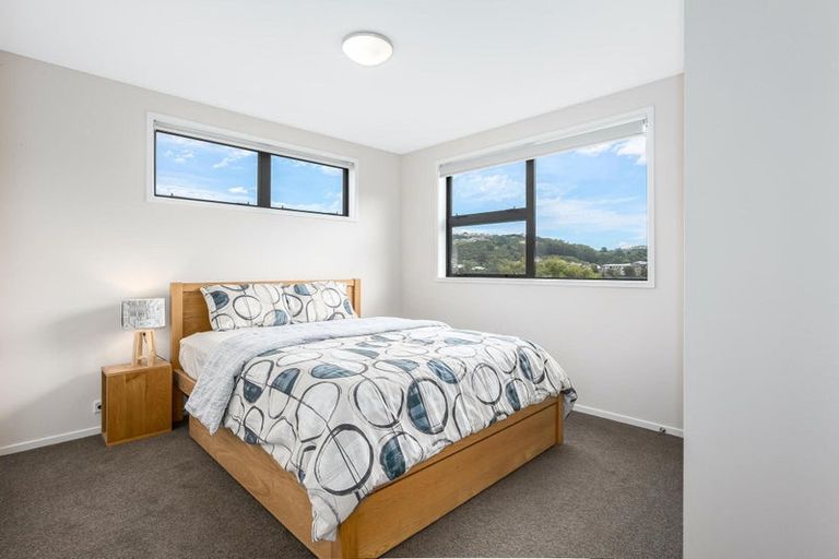 Photo of property in 1/2 Flotilla Place, Whitby, Porirua, 5024