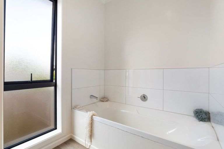 Photo of property in 21a Nirmal Place, Sunnyvale, Auckland, 0612