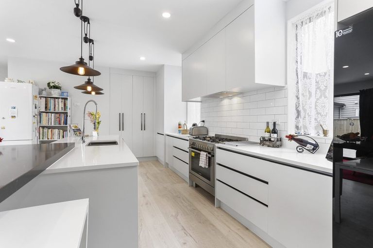 Photo of property in 127 Colonial Drive, Silverdale, 0932