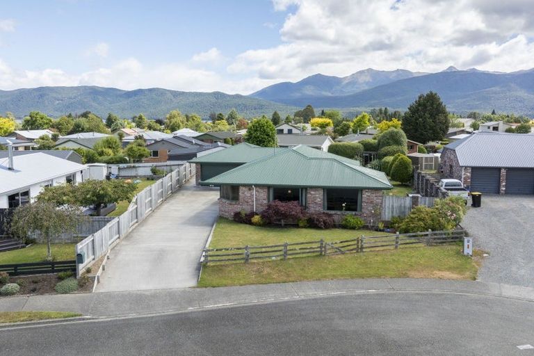 Photo of property in 11 Kepler Place, Te Anau, 9600