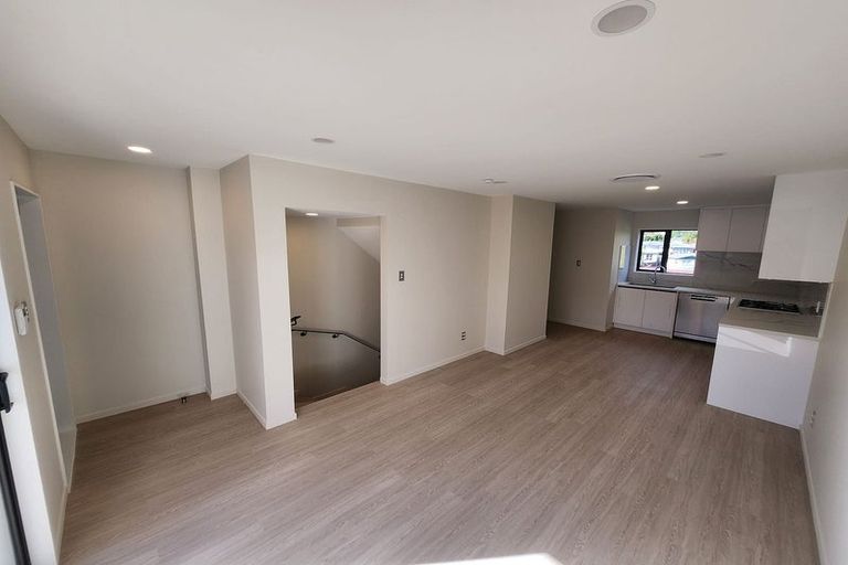 Photo of property in 103 Trias Road, Totara Vale, Auckland, 0629