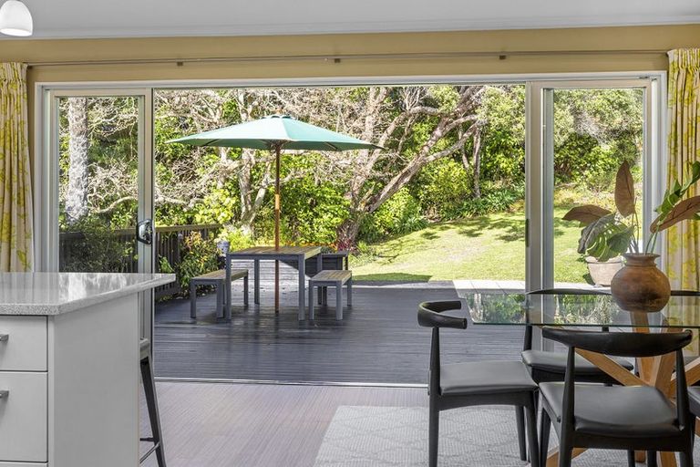 Photo of property in 100 Larsen Crescent, Tawa, Wellington, 5028