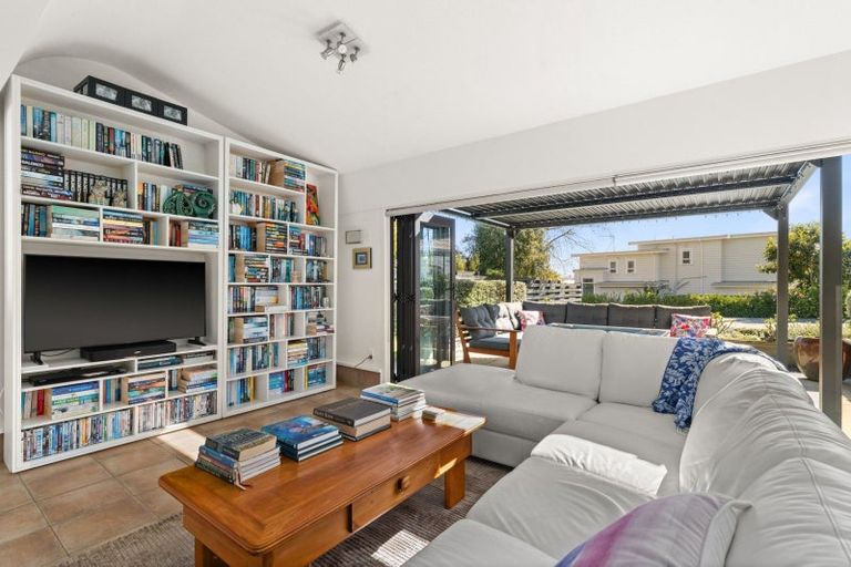 Photo of property in 13 Selwyn Road, Havelock North, 4130