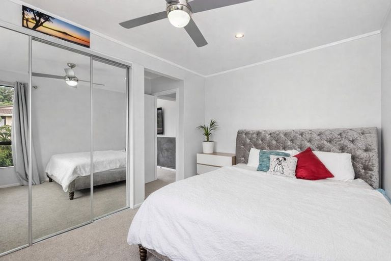 Photo of property in 9 Pohutukawa Avenue, Red Beach, 0932