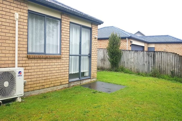 Photo of property in 52 Woodbank Drive, Glen Eden, Auckland, 0602