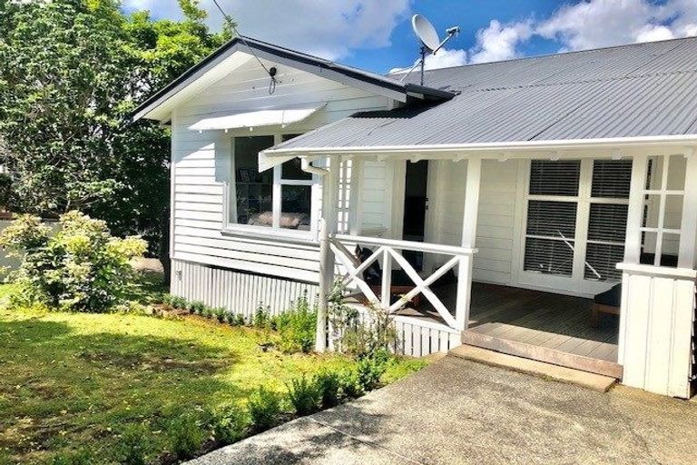 Photo of property in 1/2 East Coast Road, Milford, Auckland, 0620