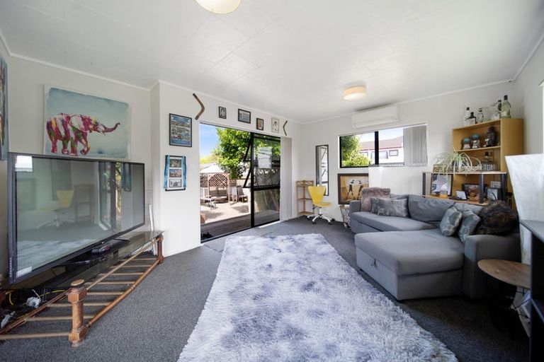 Photo of property in 2/9 Bellville Drive, Clendon Park, Auckland, 2103