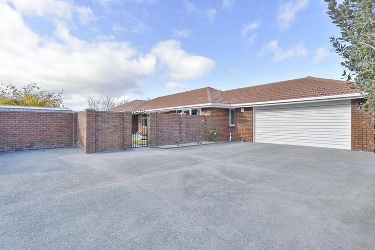 Photo of property in 31 Creese Place, Redwood, Christchurch, 8051