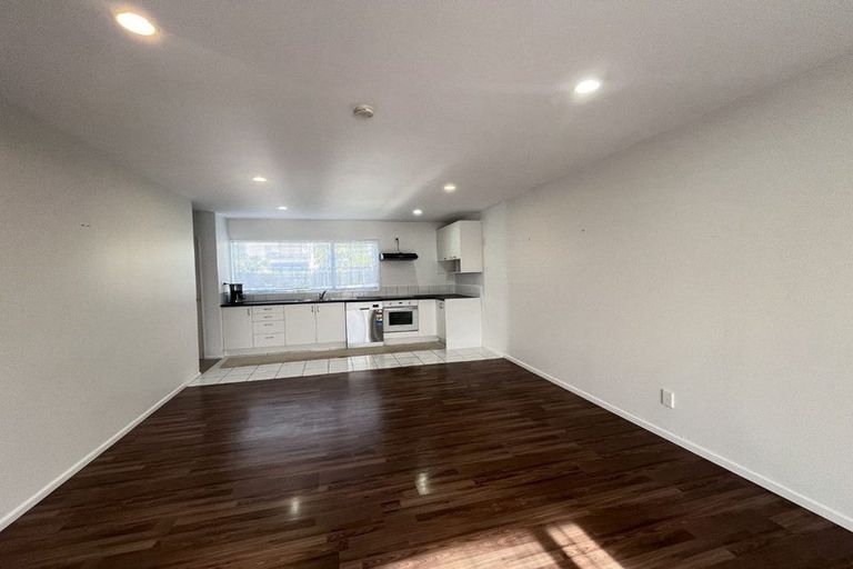 Photo of property in 2/1 Briar Way, New Lynn, Auckland, 0600