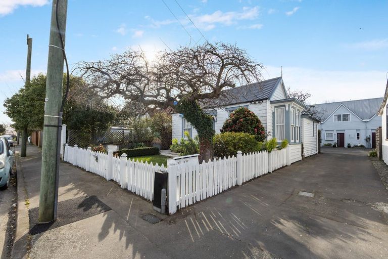 Photo of property in 147a Holly Road, St Albans, Christchurch, 8014