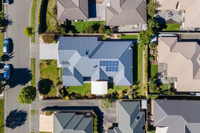 Photo of property in 19 Sovereign Gardens, Halswell, Christchurch, 8025