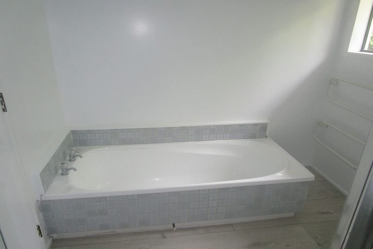 Photo of property in 1a Kelvin Road, Papakura, 2110