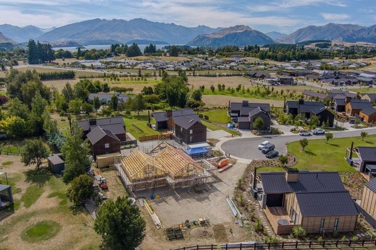 Photo of property in 16 Mccaw Mews, Wanaka, 9305