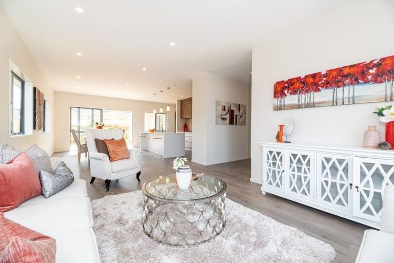 Photo of property in 1 Tarara Lane, Kumeu, 0810