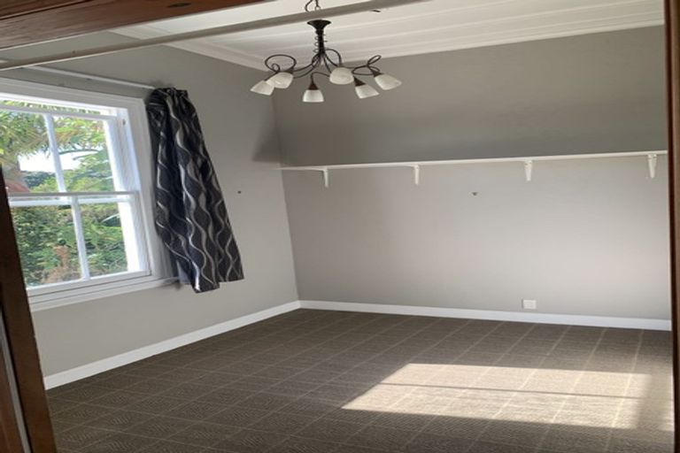 Photo of property in 6 William Bond Street, Stanley Point, Auckland, 0624