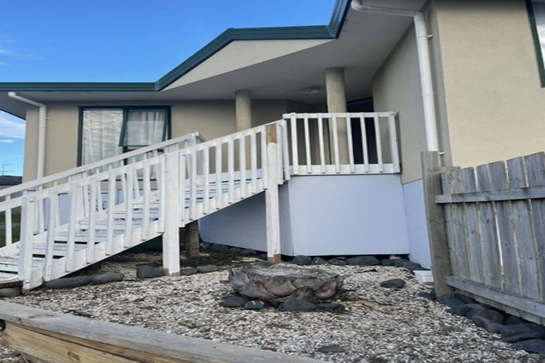 Photo of property in 38 Hewlett Road, Massey, Auckland, 0614